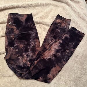 Size 6 Lululemon Wunder Under high rise 28” leggings